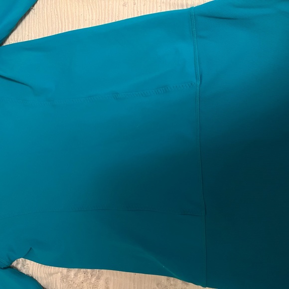 COPY - Teal Lululemon Jacket. Size 6 - Picture 4 of 7